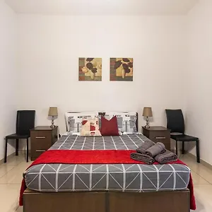 Superbly Located Cosy 2-bedroom Apartament